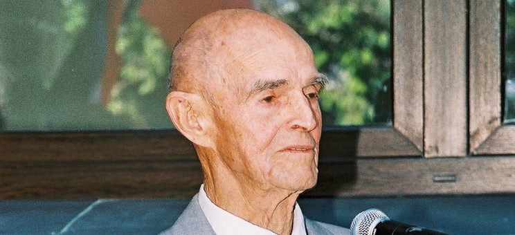 Akademicki Ośrodek Szybowcowy Politechniki Rzeszowskiej w Bezmiechowej Górnej w 2004 r. został nazwany im. płk. pil. Tadeusza Góry (Fot. M. Misiakiewicz)
