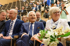 Od lewej: Karol Ożóg, Konrad Fijołek, prof. dr hab. inż. Jerzy Buzek, Teresa Kubas-Hul,