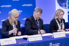 Od lewej: M. Jaworska-Maćkowiak, prof. P. Koszelnik, M. Trojanowska,