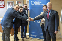 Od lewej: prof. PRz D. Strzałka, mgr inż. B. Kowal, J. Kowalski, mgr inż. P. Kuraś, prof. J. Sęp,